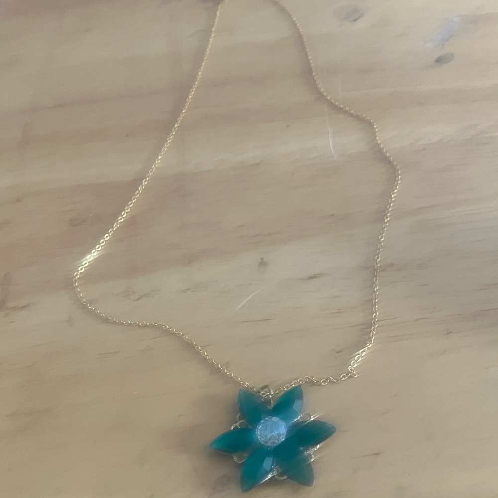 Elegant Flower Pendant Necklace